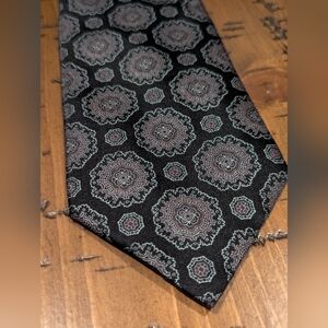 Brioni 100% Silk Medallion Tie